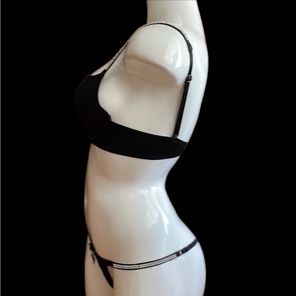 Victoria’s Secret Very Sexy Holiday Bra, Thong, & Skirt Set - Picture 8 of 15